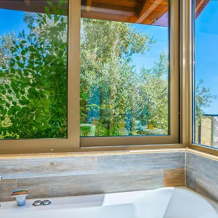 Secluded Sea-view Family Escape Bella 3 Lale Villa *